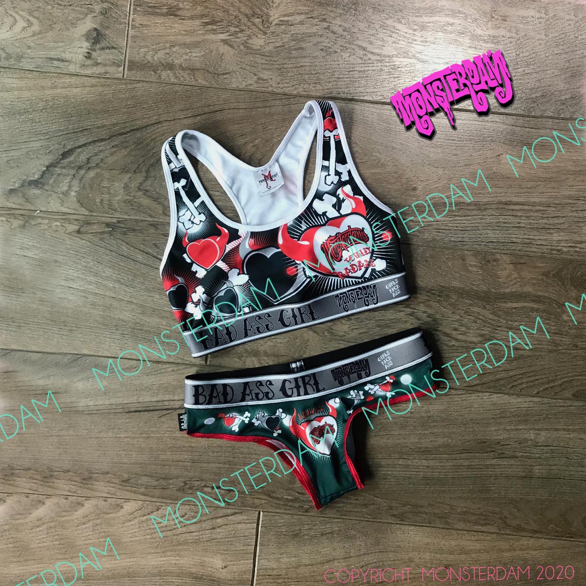 Fit Top Evil Hearts and Bones Black